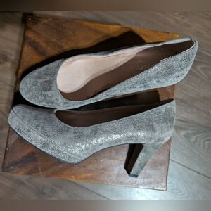 Dorking Iridescent Leather Pump